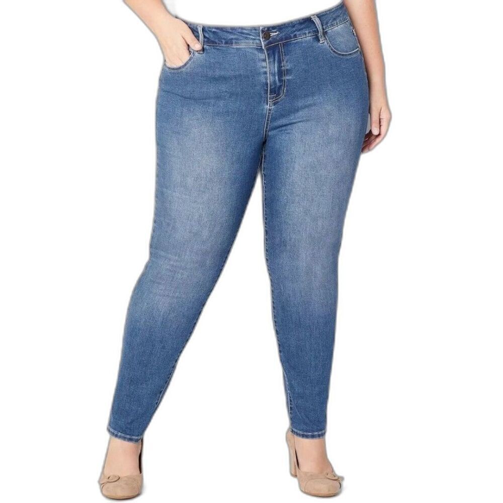 Women’s Venus plus size denim jeans 24R high rise medium wash 24R.